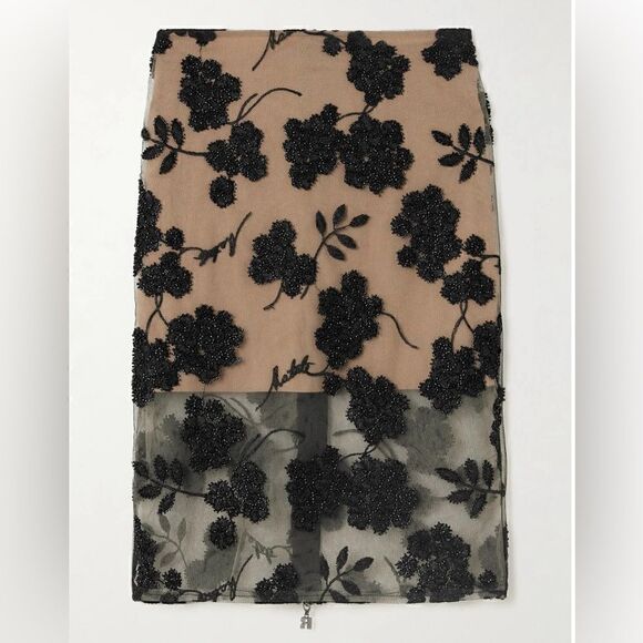 Skirt Revival! Here’s some inspiration for styling skirts. - Picture 15 of 16